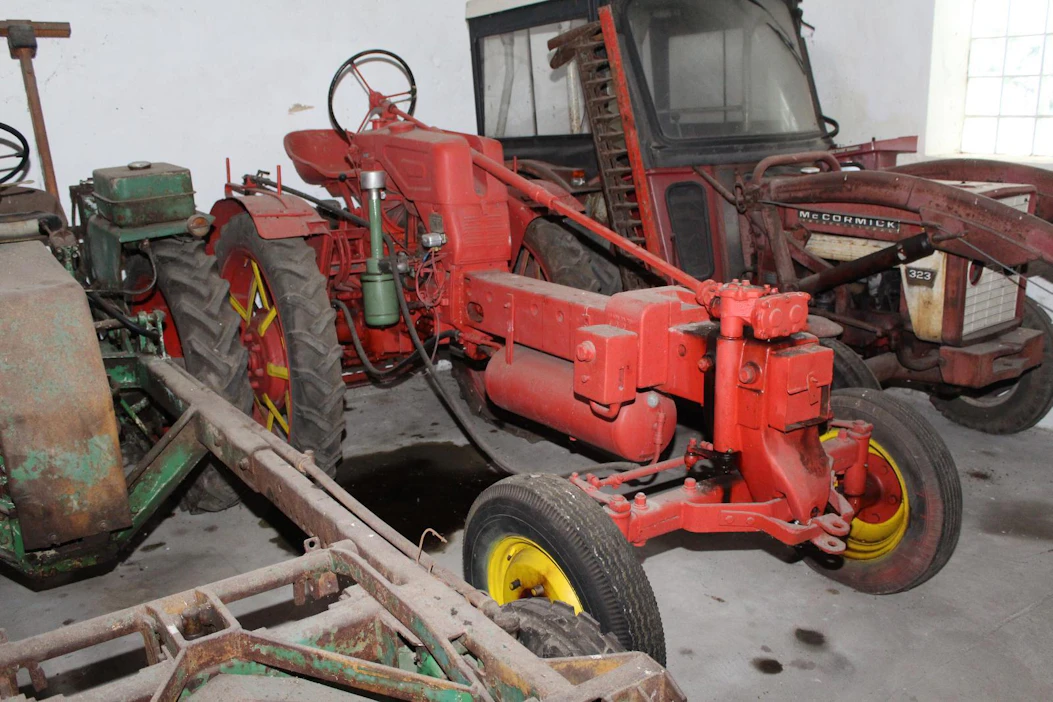 IFA RS08/15 Maulwurf -traktoria valmistettiin vuosina 1952–56, Schönebeck, Itä-Saksa. Valmistettu yhteensä 5 751 kpl.