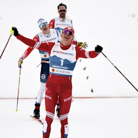 Aleksandr Bolshunov hiihti uransa ensimmäisen henkilökohtaisen MM-voiton. LEHTIKUVA / Emmi Korhonen