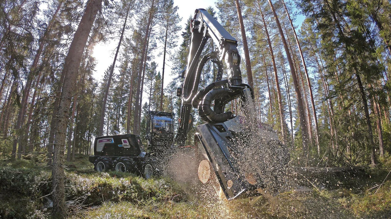 Logset panostaa harvesterimalleissaan entistä enemmän hybriditekniikkaan ja esitteli 23.5.2019 pienemmän mallin, jossa dieselmoottorin apuna on sähköinen lisätehojärjestelmä. Logsetin käyttämä hybridilaitteisto on sijoitettu dieselmoottorin ja hydraulipumppujen väliin. Generaattori/sähkömoottorin yläpuolella ovat virtaa tallentavat superkondensaattorit.
