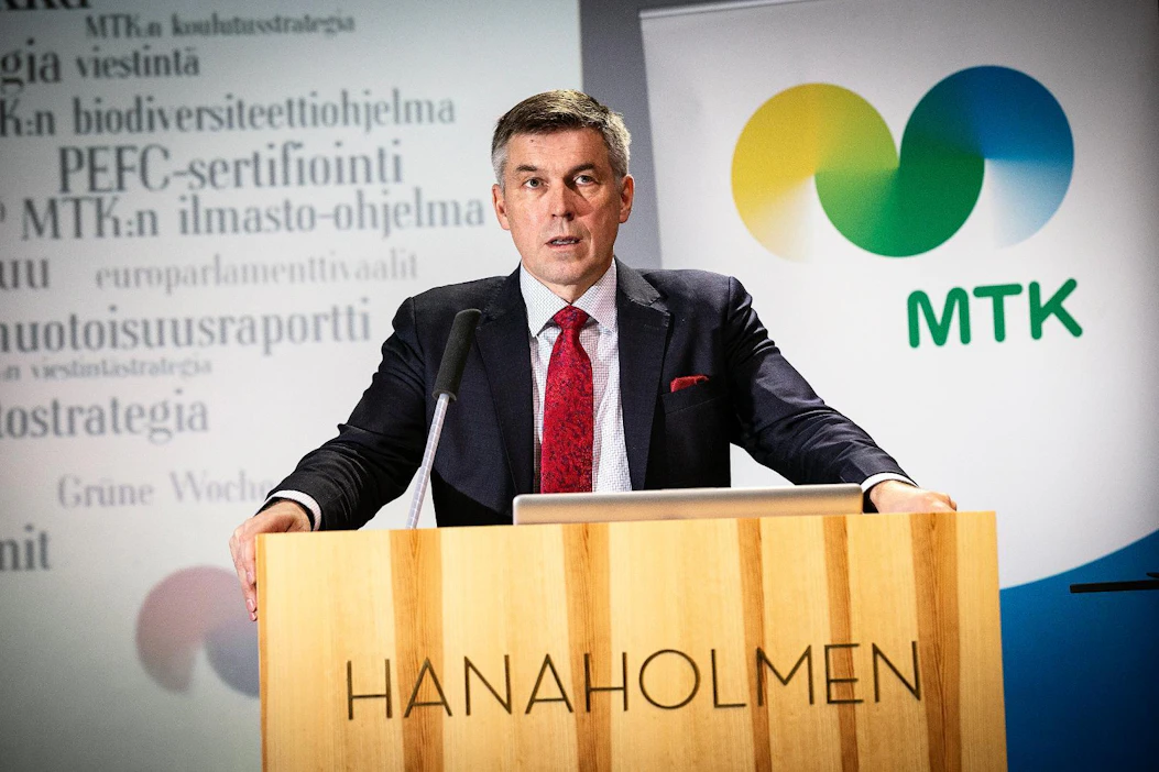 MTK:n puheenjohtaja Juha Marttila pitää hyvänä hallituksen tavoitetta lisätä metsitystä ja metsien tuhkalannoitusta ilmastonmuutoksen torjumiseksi.