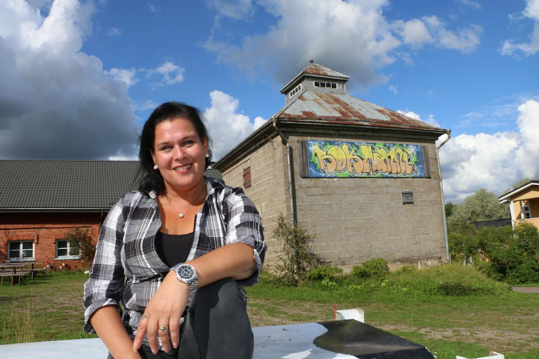 Anne Maria Laihon talkoovoimin toteutettu navettaprojekti on herättänyt huomiota. Hän voitti Maaseudun Tulevaisuuden järjestämän Vuoden kyläteko –äänestyksen vuonna 2009.