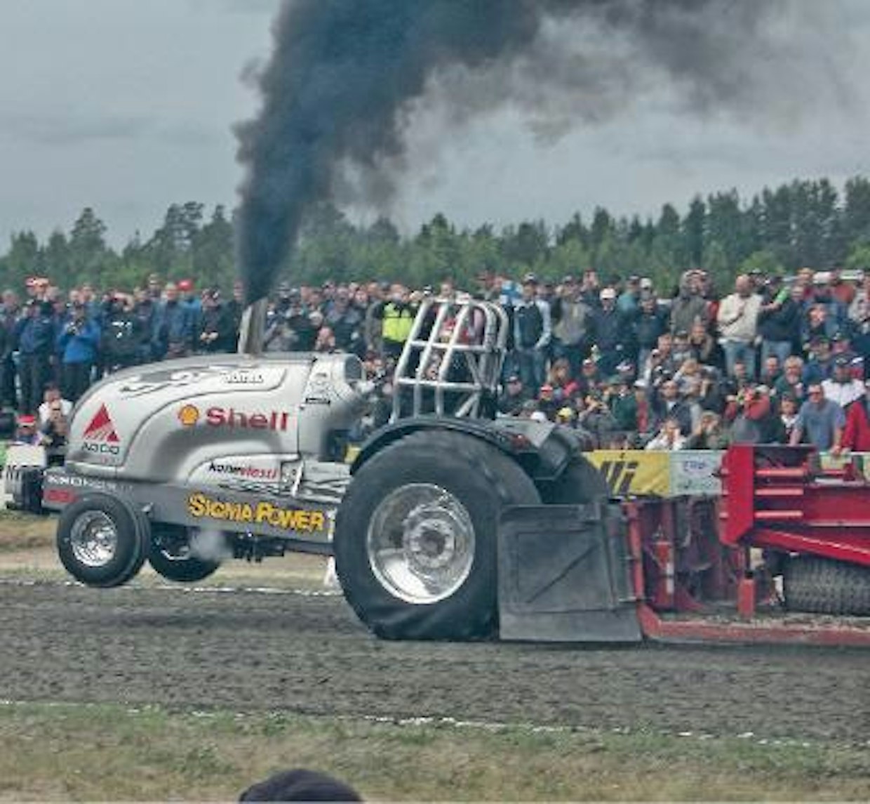 Johanna Herlevi veti Härmässä Sigma Powerillaan kevyesti full pullin luokassa Pro Stock 3500 kg.