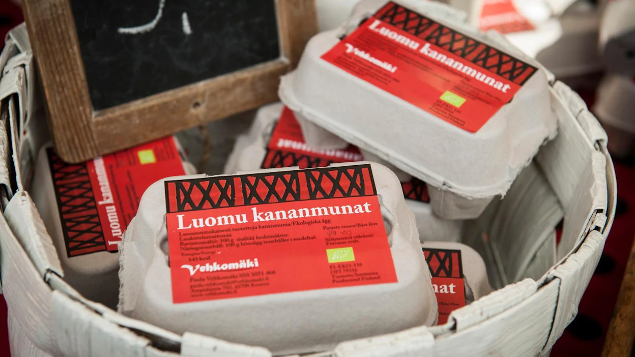 Monet pienet elintarvikeyritykset pakkaavat tuotteitaan. Näistä pakkauksista joutuisi ensi vuonna tekemään raportin ja maksamaan kierrätysmaksun. Kuvituskuva.