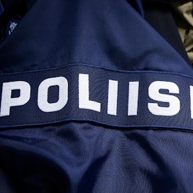 Itä-Suomen poliisi kertoo Twitterissä, että Kuopion tiistaisen kouluhyökkäyksen epäilty tekijä on mies, joka on syntyperäinen Suomen kansalainen.