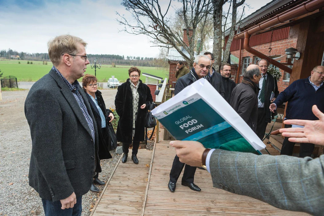 Euroopan talous- ja sosiaalikomitean jäsenet vierailivat maanantaina MTK:n kolmannen puheenjohtajan Markus Eerolan tilalla Hyvinkäällä.