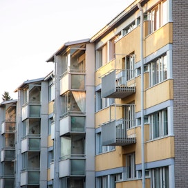 Asuntojen hinnat laskevat maaseudulla, kaupungeissa kallista asumista joudutaan tukemaan asumislisillä.