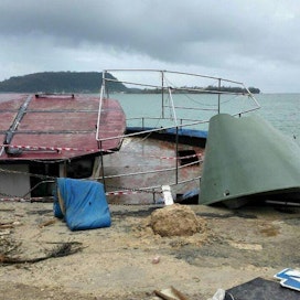 Tuhoutunut kalastaja-alus makasi pääkaupungin Port Vilan satamassa sunnuntaina.