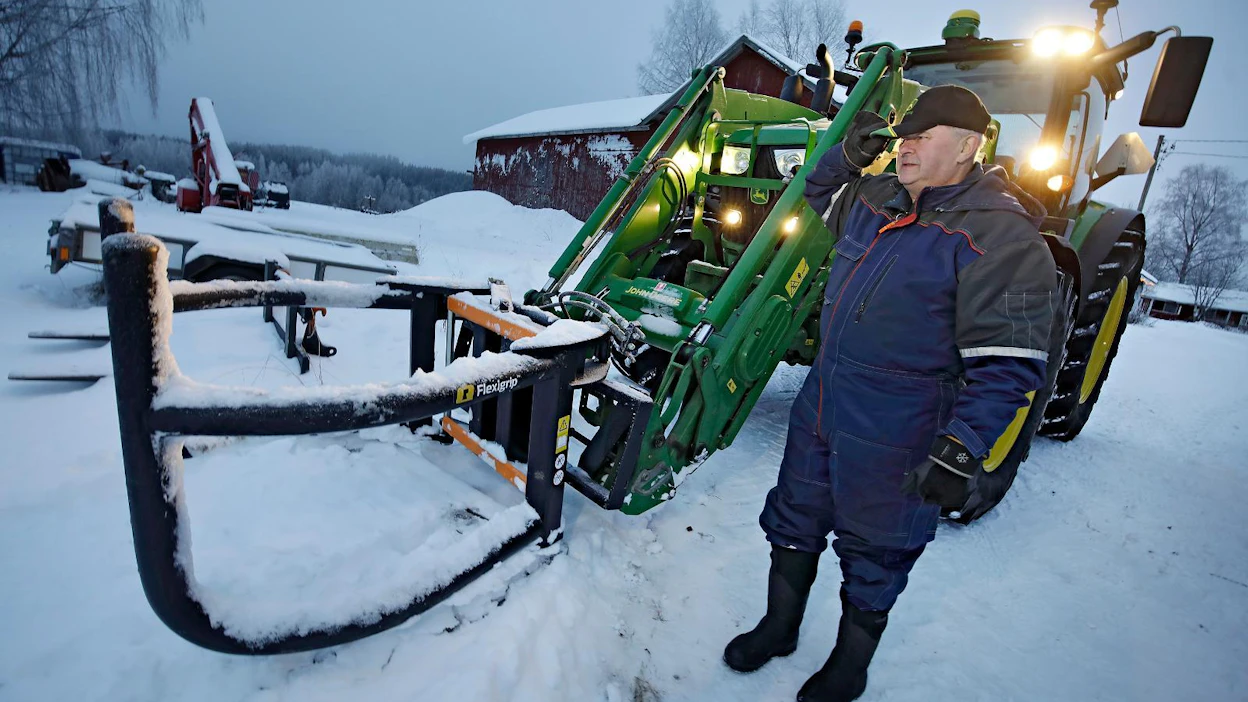 Juhani Anttonen viljelee Laukaan Valkolassa heinää. Hän on myös aktiivinen osuuskauppaliikkeessä, kunnallispolitiikassa ja paikallisessa tuottajajärjestötoiminnassa.