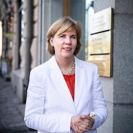 &quot;Kunnat pystyvät kyllä hankintakriteereissään perustelemaan, että tuotteita ostetaan lähituottajilta&quot;, sanoo RKP:n puheenjohtaja, oikeusministeri Anna-Maja Henriksson.