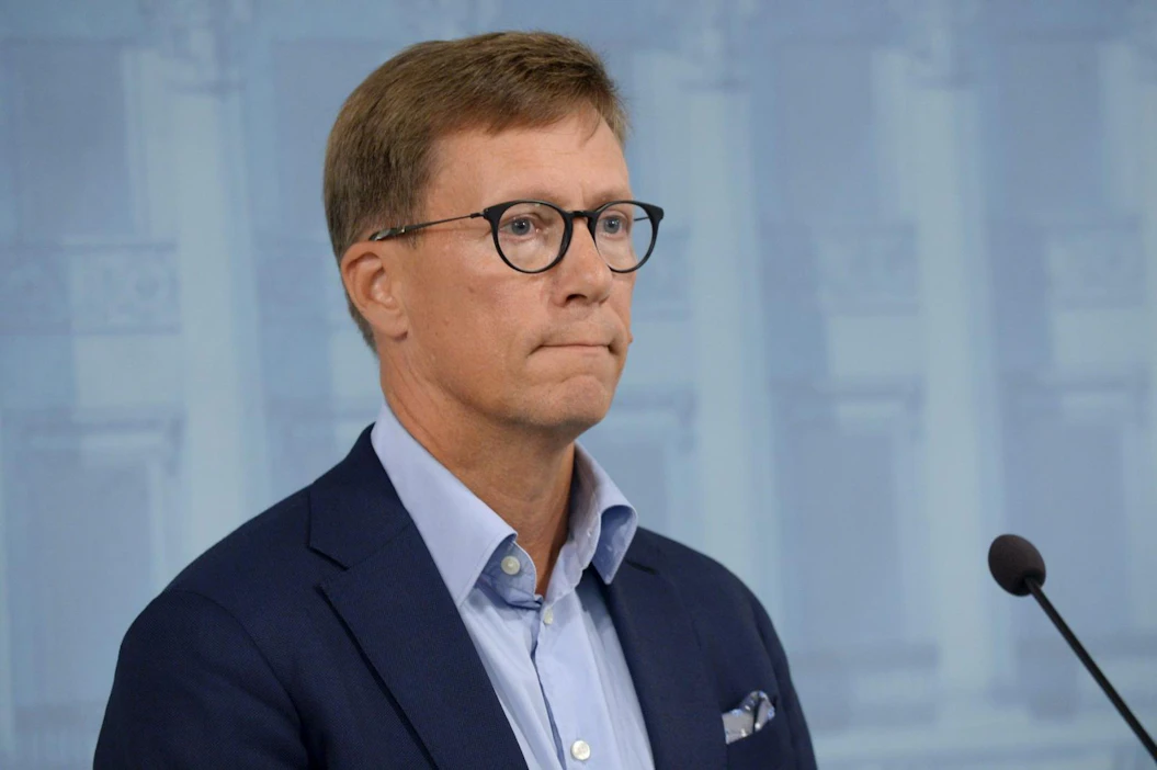 Johtajaylilääkäri Mikko Pietilä Varsinais-Suomesta sanoo, että olisi ollut järkevämpää purkaa valtakunnallisia rajoituksia hitaammin kuin mitä nyt on tehty. LEHTIKUVA / Mikko Stig