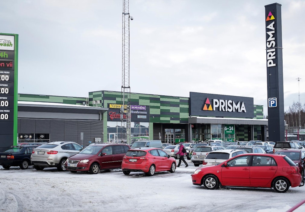 SOK luopuu Venäjän-toiminnoistaan. Kuva on suomalaisen Prisman pihalta.