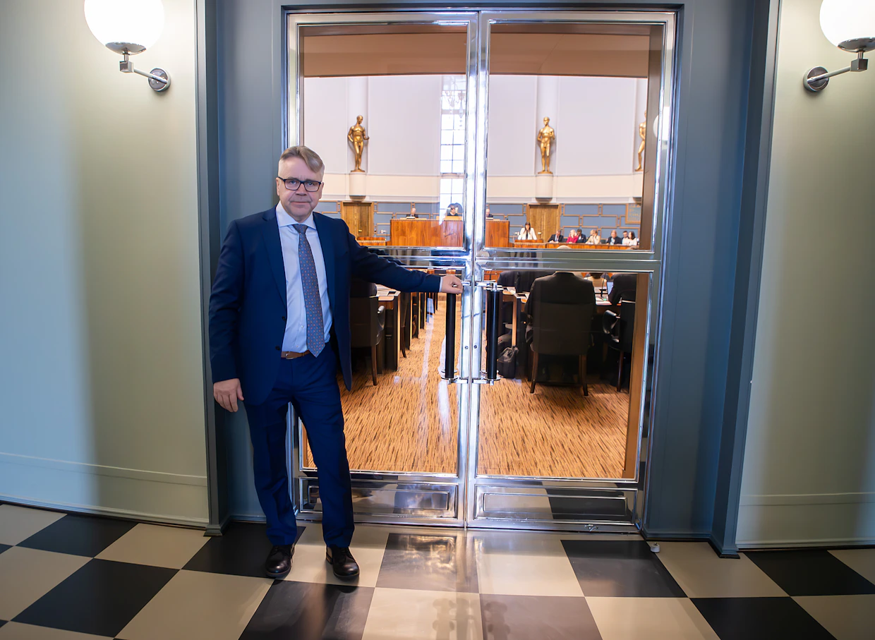 Östman on myös maa- ja metsätalousvaliokunnan jäsen. Valiokunnan työlistalla on esimerkiksi elintarvikemarkkinalain uudistaminen.