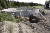 Kirjoittaja suosittelee malttia nuoren tuottajan investointitoimiin. Kuvituskuva. 
