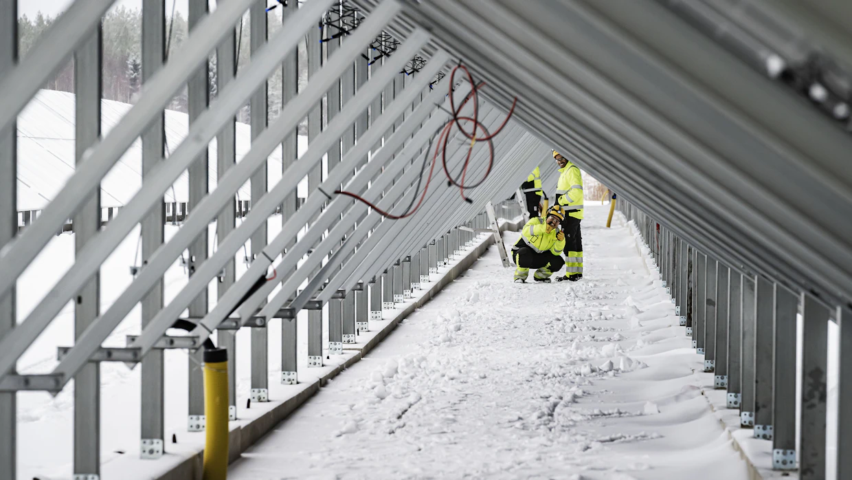 Turpeen päälle asetettua betonipalkkia riittää Heininevalla 80 kilometriä, liki saman verran kuin matkaa on Helsingistä Tallinnaan.
