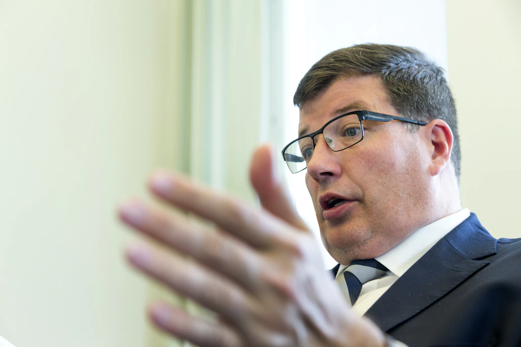 Ylen hallintoneuvoston puheenjohtaja Arto Satonen ei halua kommentoida kokoomuksen ja perussuomalaisten näkemyseroja Ylestä.