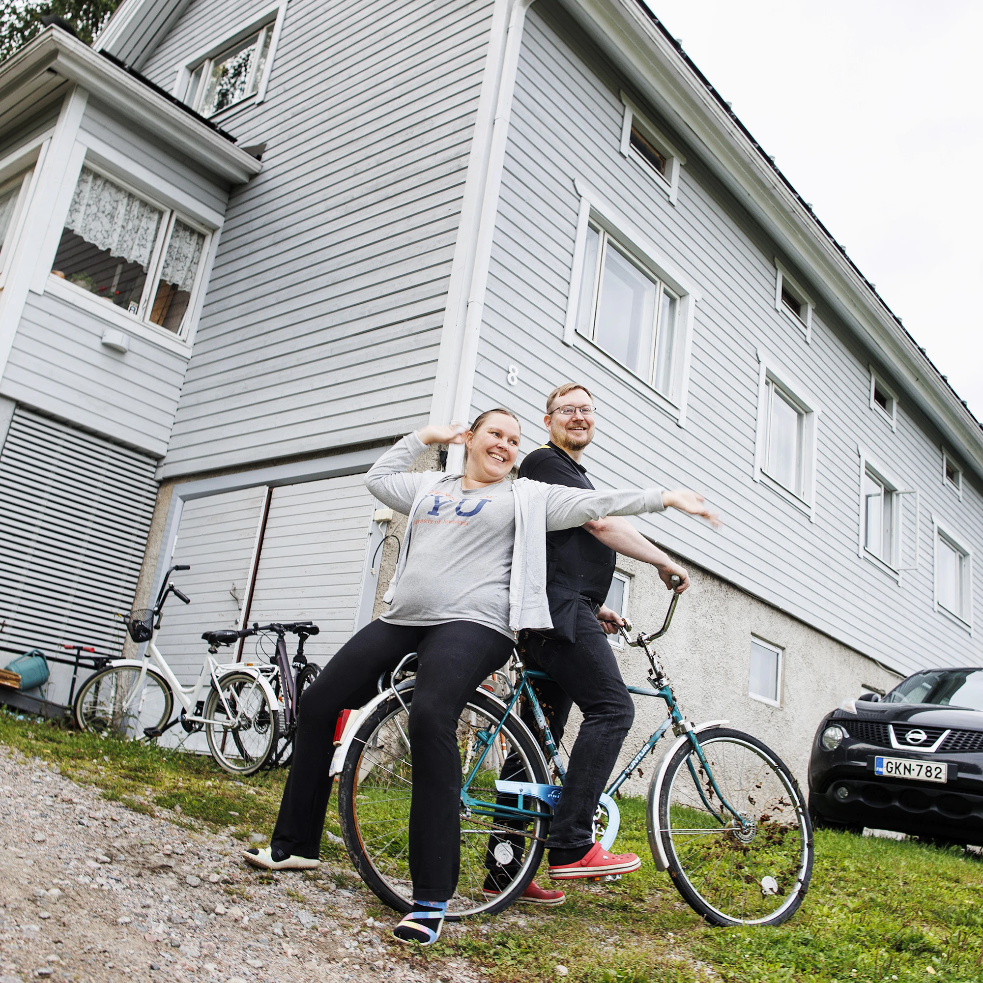 Anna ja Jari Roikonen ostivat 316-neliöisen rintamamiestalon Jyväskylän Kypärämäestä. Kaksi pohjalaisveljestä rakensi sen aikoinaan paritaloksi, mutta sittemmin asunnot on yhdistetty.
