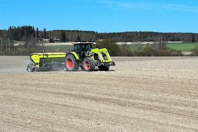 Jaakko Koskenkorvan mukaan tekoälyn avulla maatalouden erilaisia tuotanto- ja viljelyohjelmistoja voidaan tuottaa nykyisin huomattavasti aiempaa halvemmalla, vaikka  tilalla omien tarpeiden mukaan räätälöitynä.