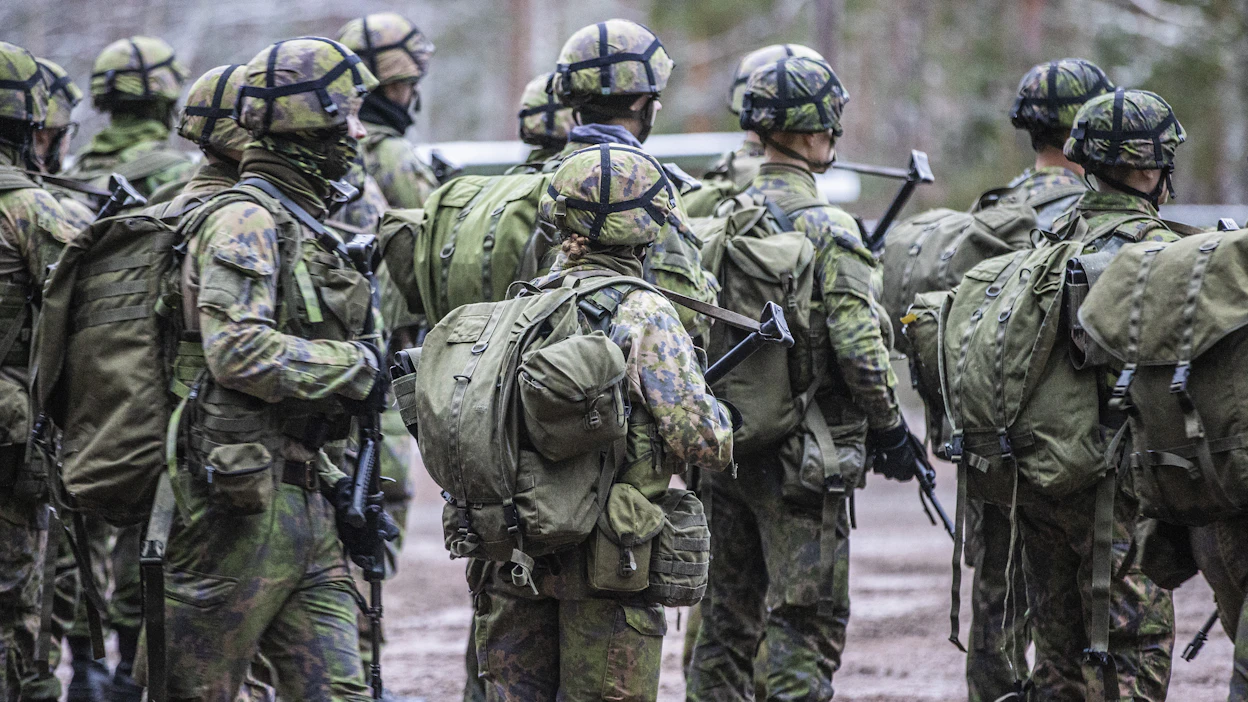 Puolustusvoimat on hankkinut Ottawan sopimuksen takia tuhottujen jalkaväkimiinojen tilalle muita aseita, kun hyppypanosta on jouduttu odottamaan.
