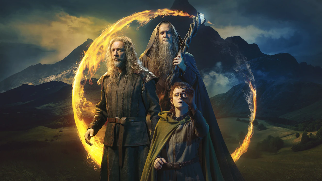 Taru Sormusten herrasta -jättiteosta tähdittävät vasemmalta Antti Reini (Aragorn), Ville Majamaa (Gandalf) ja Ella Mettänen (Frodo).