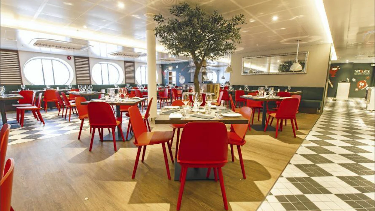 Italialainen Tavoláta tuli Bistro Maximen tilalle. Laajentunut tax-free-myymälä haukkasi 60 asiakaspaikkaa. tallink silja