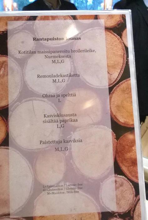 Lounaslistalta löytyi kotimaista broileria.