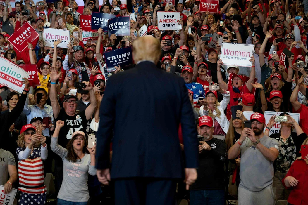 Presidentti Donald Trump on kertonut aikovansa jatkaa kampanjatilaisuuksien järjestämistä ensi viikon lopulla. Kuva on helmikuulta Las Vegasista. LEHTIKUVA / AFP