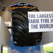 Goodyear OPTITRAC LSW1400/30R46 on valmistajan oman ilmoituksen mukaan maailman suurin maatalouskonerengas. Se on tarkoitettu suuriin runko-ohjattaviin maataloustraktoreihin korvaamaan pariasennusta. Renkaan leveys on 1,4 m ja halkaisija 2,1 m. (UO)