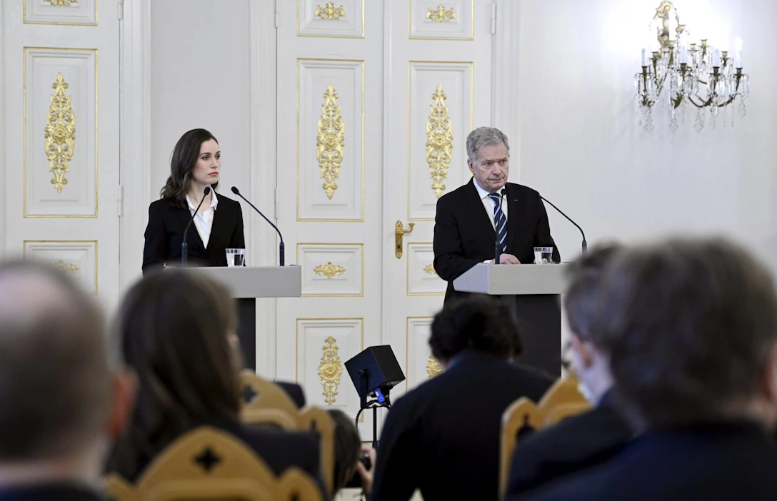 Etenkin pääministeri Marinin (vasemmalla) ja presidentti Niinistön Nato-lausuntoja on siteerattu venäläisviestimissä. LEHTIKUVA / MARKKU ULANDER