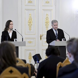 Etenkin pääministeri Marinin (vasemmalla) ja presidentti Niinistön Nato-lausuntoja on siteerattu venäläisviestimissä. LEHTIKUVA / MARKKU ULANDER