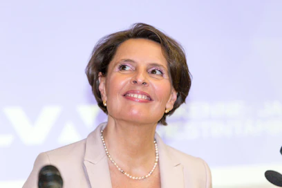 Liikenne- ja viestintäministeri Anne Berner pitää tärkeänä, että nuorille on tarjolla liikkumiseen erilaisia vaihtoehtoja.