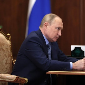 Venäjän presidentti Vladimir Putin on kokenut saaneensa neuvonantajiltaan harhaanjohtavaa tietoa Ukrainan sodasta, mikä on johtanut tämän suhteiden heikentymiseen hänen lähipiirinsä kanssa, kertoo Valkoinen talo. LEHTIKUVA / AFP