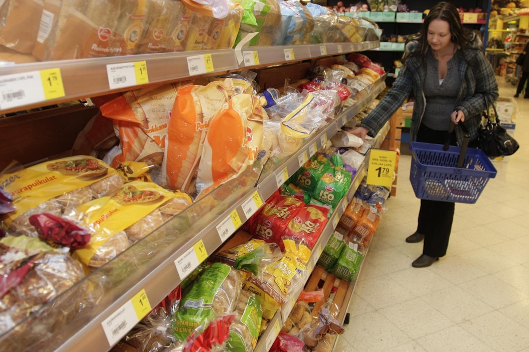 Kauppa kasvoi isoissa ja supistui pienissä myymälöissä.