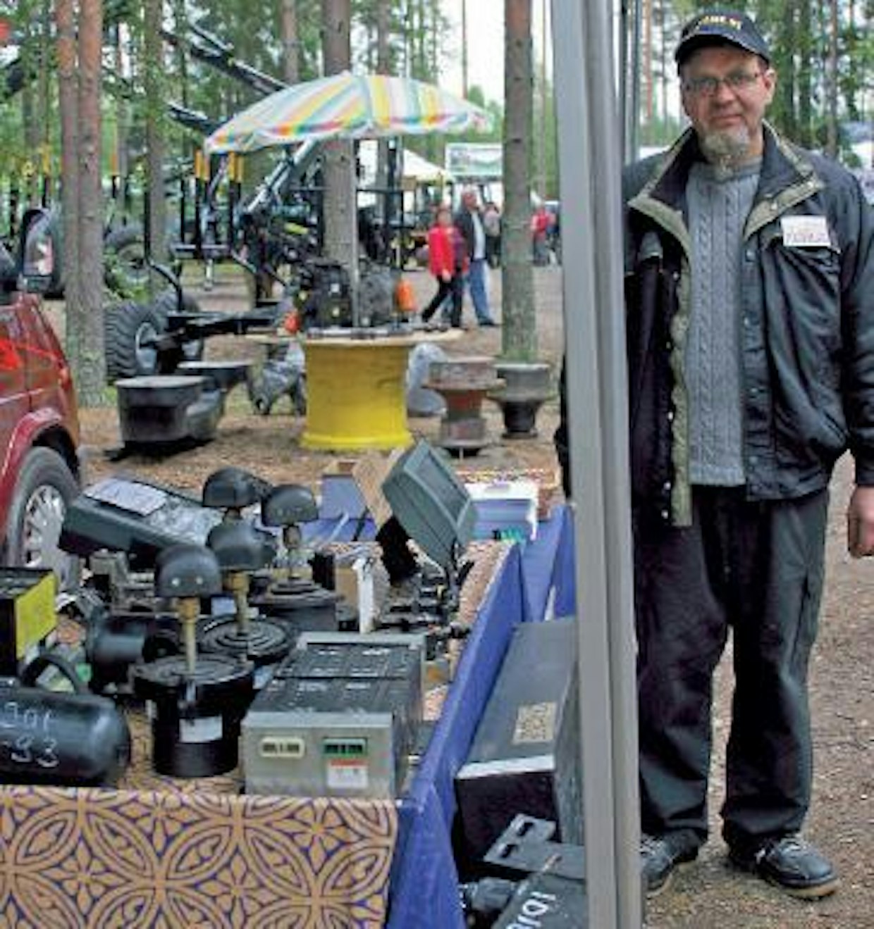 Ilahduttavaa oli, että metsäkoneiden purkuosia markkinoiva PJ-Kone Oy Honkakoskelta avasi alalle uuden markkinakanavan tulemalla ulos kourestaan ja astuen Metkossa suoraan käyttäjien eteen. Yritys on purkanut sekä jo tuotannosta poistuneita että vielä akiiviuraansa jatkavia konemerkkejä ja malleja. Monet hintalapuin varustetut osat näyttivät kuntoonsa nähden edullisilta. (JV)