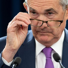 Yhdysvaltain keskuspankin johtaja Jerome Powell pitää historiallisen harvinaisena tasaisen matalaa inflaatiota ja alhaista työttömyyttä. LEHTIKUVA / AFP