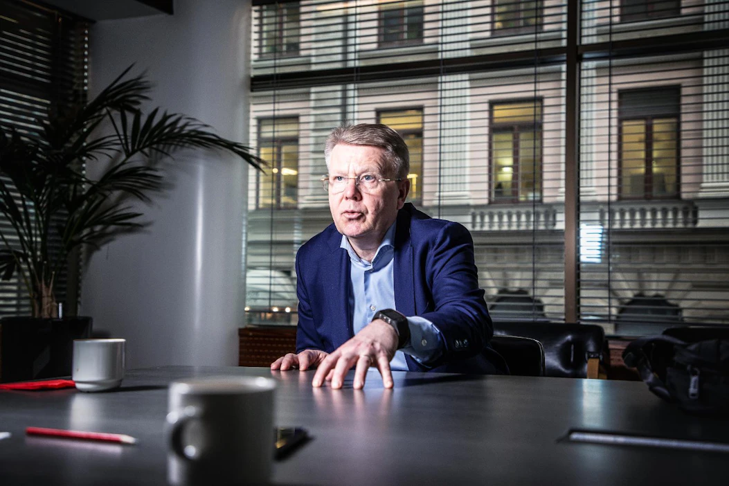 EK:n toimitusjohtaja Jyri Häkämies kannattaa sopimusyhteiskuntaa, jossa sopiminen esimerkiksi palkoista on viety paikalliselle, yritystasolle.