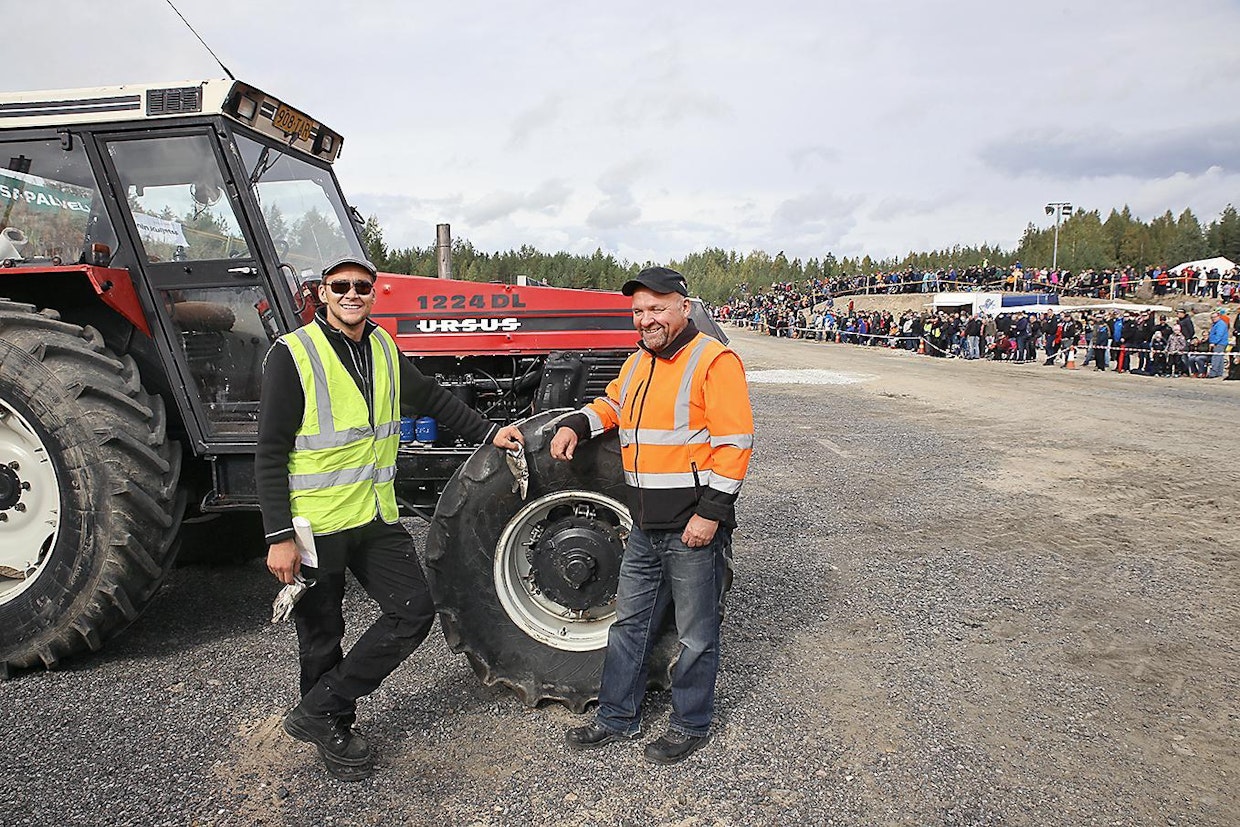 Karelia Pullingin Joni Turkia (vas.) ja Vesa Meuronen kertovat mäkikisan alkaneen pienenä kylätapahtumana, mutta muutamassa vuodessa suosio on kasvanut varsin suureksi.