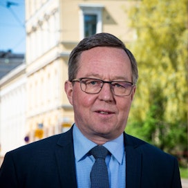 Työ- ja elinkeinoministeri Mika Lintilä sanoo, että turveyrittäjille suunnatut sopeutumistuet voivat auttaa esimerkiksi siirtymässä haketuotantoon.