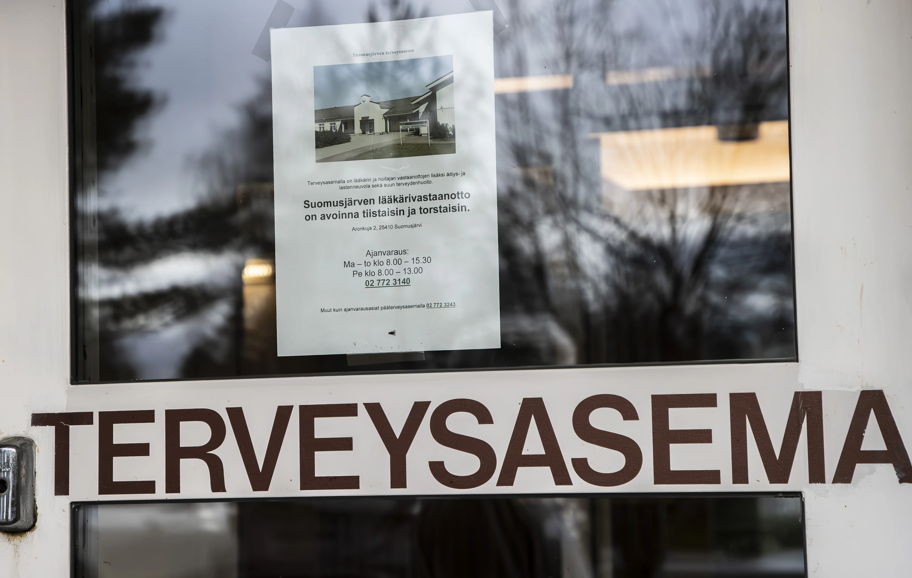 Vuorelman mukaan hyvinvointialueista on muodostunut kuntalaisten näkökulmasta säästöapparaatti, joka tarkoittaa lähinnä keskittämistä ja vaikeampaa hoitoon pääsyä. Kuvituskuva.