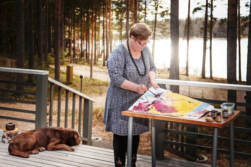 Ulla Remes on mukana Kuopion luovien alojen keskuksessa Myllyssä.