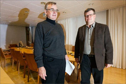 Luomumunantuottaja Matti Kuuskoski ja MTK:n kananmunavaliokunnan puheenjohtaja Pekka Saarinen pitivät sopimusmallia selkeänä. Kari Salonen