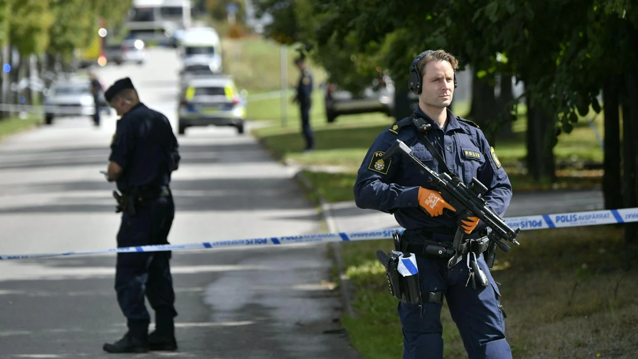 Eslövin kunnan mukaan koulunkäynti keskeytettiin hyökkäyksen jälkeen. Poliisi vartioi aluetta. LEHTIKUVA / TT