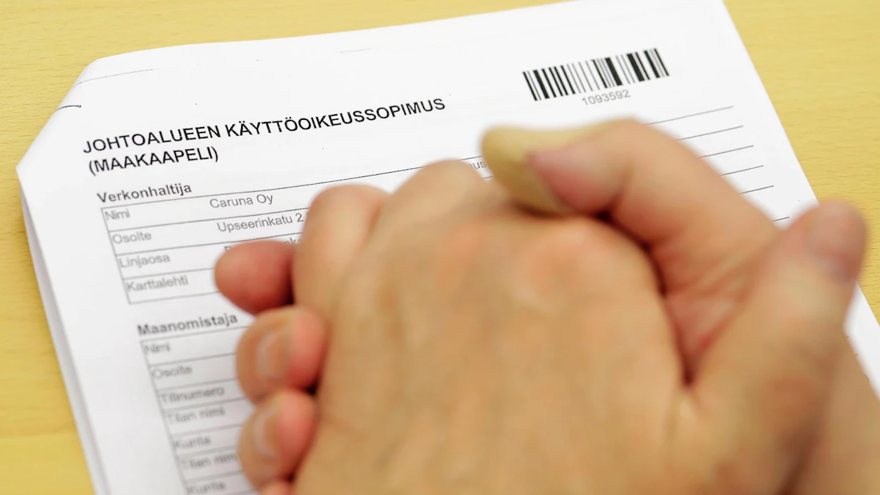 Caruna solmi viime vuonna yli 13 000 maakaapelin tai muuntajan sijoitussopimusta. Hallittavuuden vuoksi yhtiö haluaa pitää sopimukset yhtenäisinä.