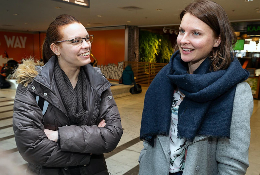 Janina Klawér ja Martina Meyer toivoisivat nuorten äänestävän aktiivisemmin, sillä kyse on yhteisten asioiden hoitamisesta.