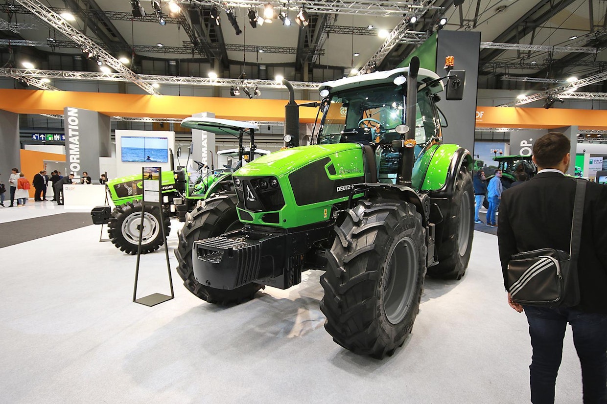 Same Deutz-Fahrin traktoriuutuudet rajoittuivat Euroopan ulkopuolella myytäviin malleihin, joista toinen oli tämä uusi 6W Profi -sarja, joka sijoittuu erityisesti Kiinassa kasvavaan 130–170 hevosvoiman kokoluokkaan. (TV)