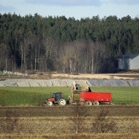 EU-komission mukaan maataloustukiin olisi tiedossa noin viiden prosenttiyksikön leikkaus.