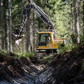 Otso Metsäpalvelut rakentaa ja kunnostaa metsäteitä sekä tekee ojituksia.