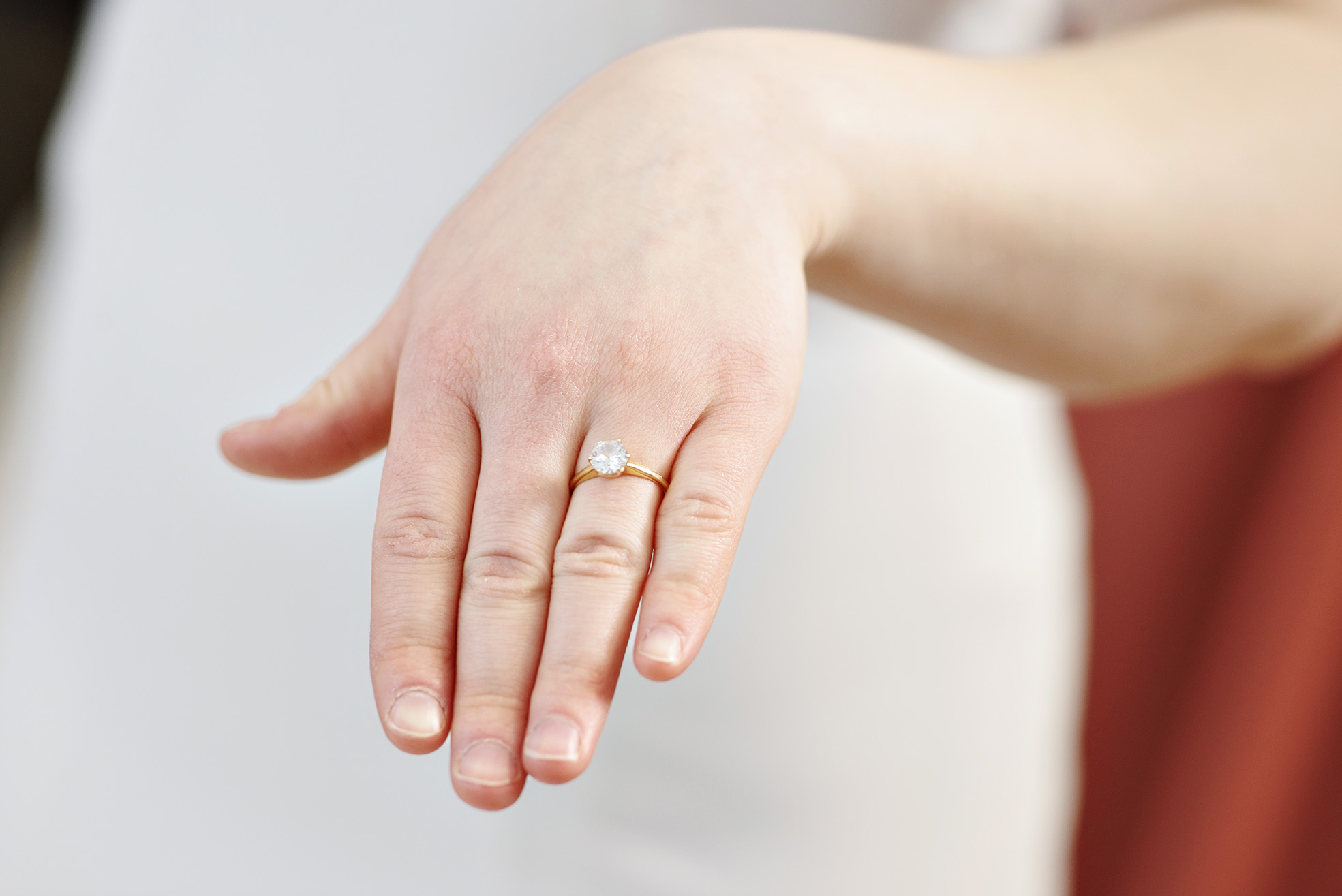 Vanhan perinteen mukaan naiset saivat kosia karkauspäivänä.  Kuvituskuva.