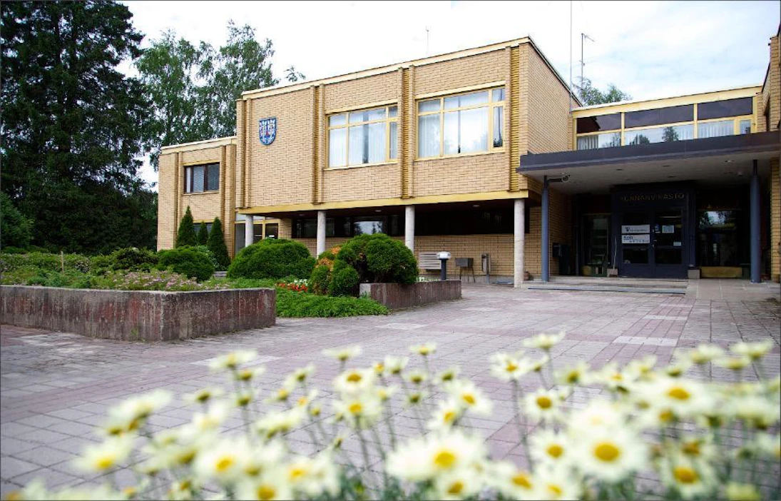 Kriisikunta Jalasjärveä oltiin liittämässä Seinäjokeen. Jalasjärvi ja Kurikka käynnistivät kuitenkin vapaaehtoisen kuntaliitos-selvityksen, joka johti kuntien yhdistymiseen. Timo Aalto/lehtikuva