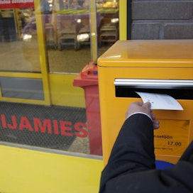 Postin ongelmien ja postilakiuudistuksen taustalla on kirjepostin määrän ja sitä kautta Postin tulojen väheneminen.