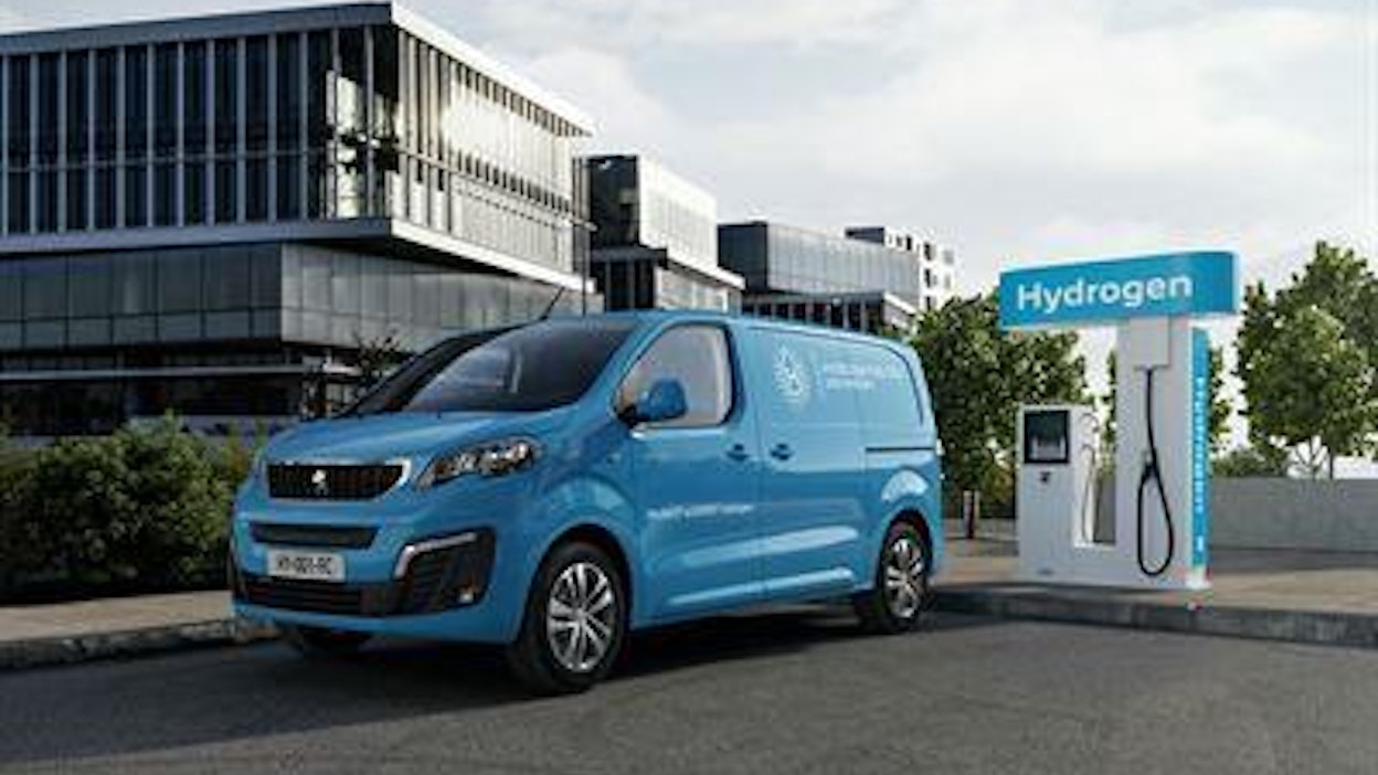 Peugeot tuo markkinoille jo tämän vuoden lopulla polttokennotekniikkaan pohjautuvan pakettiauton. Suomeen näitä ei ole vielä odotettavissa, koska tankkausinfraa ei vielä ole olemassa.